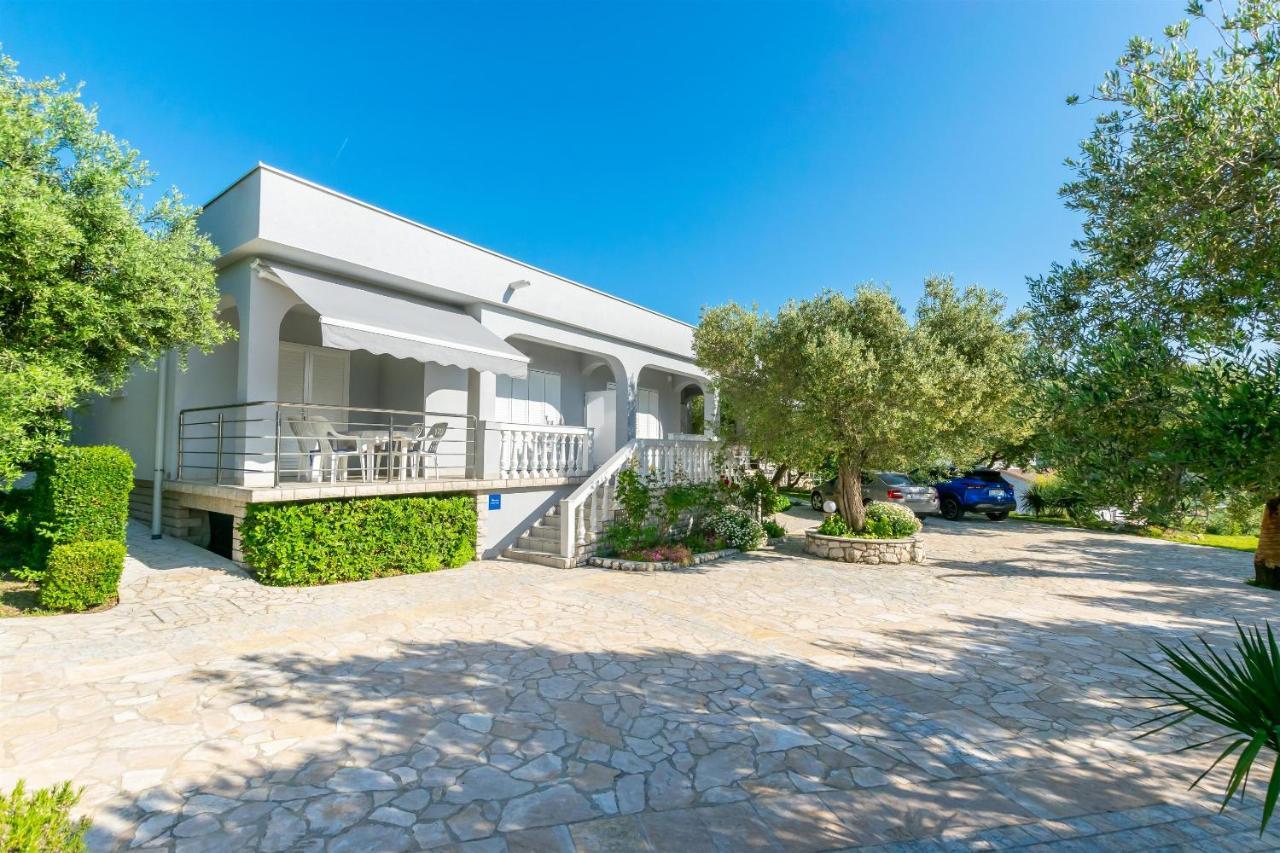 Apartments Anka Kampor Ngoại thất bức ảnh