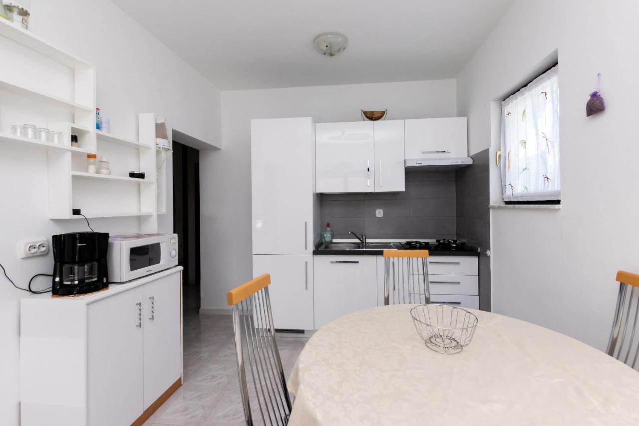Apartments Anka Kampor Ngoại thất bức ảnh