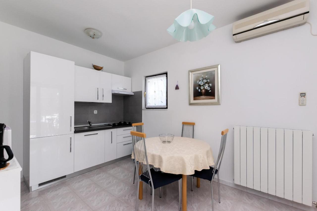 Apartments Anka Kampor Ngoại thất bức ảnh