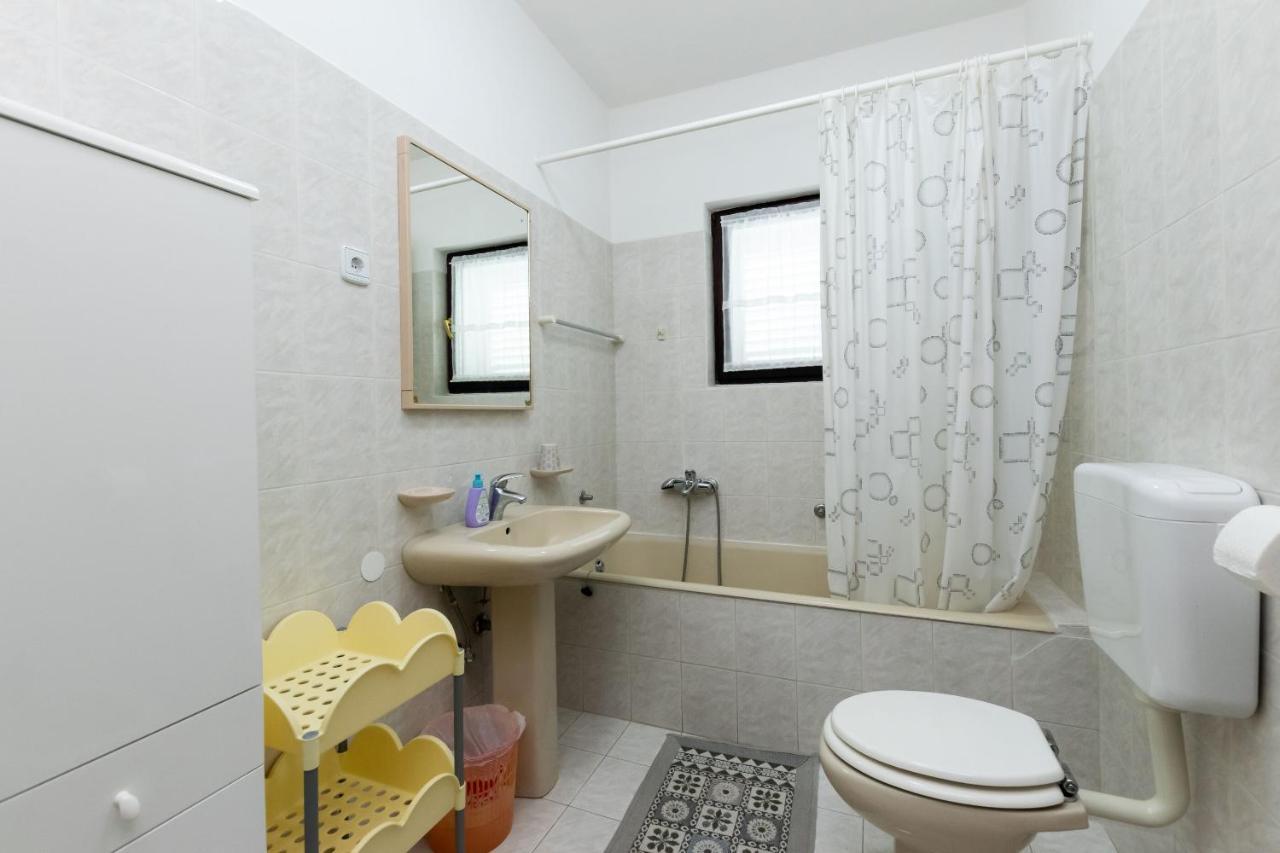 Apartments Anka Kampor Ngoại thất bức ảnh