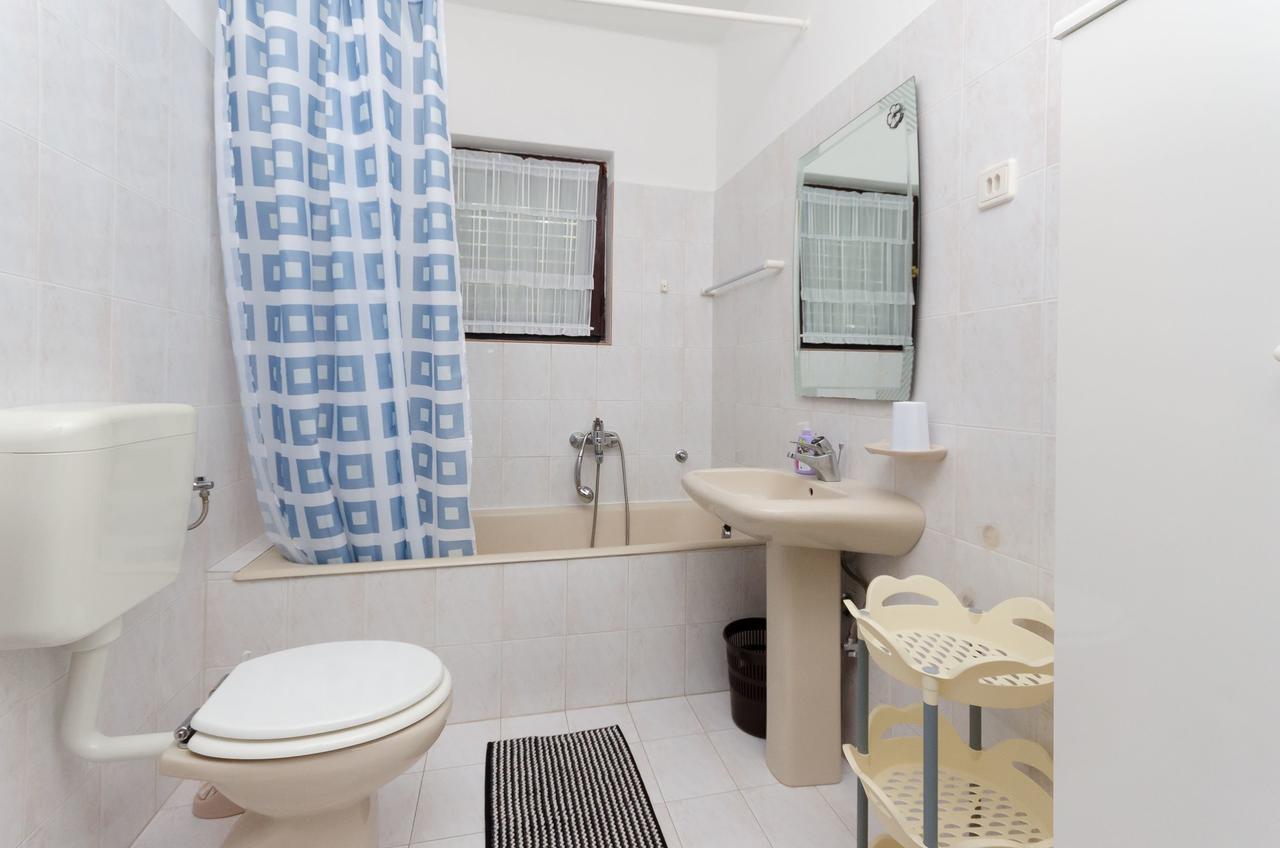 Apartments Anka Kampor Ngoại thất bức ảnh