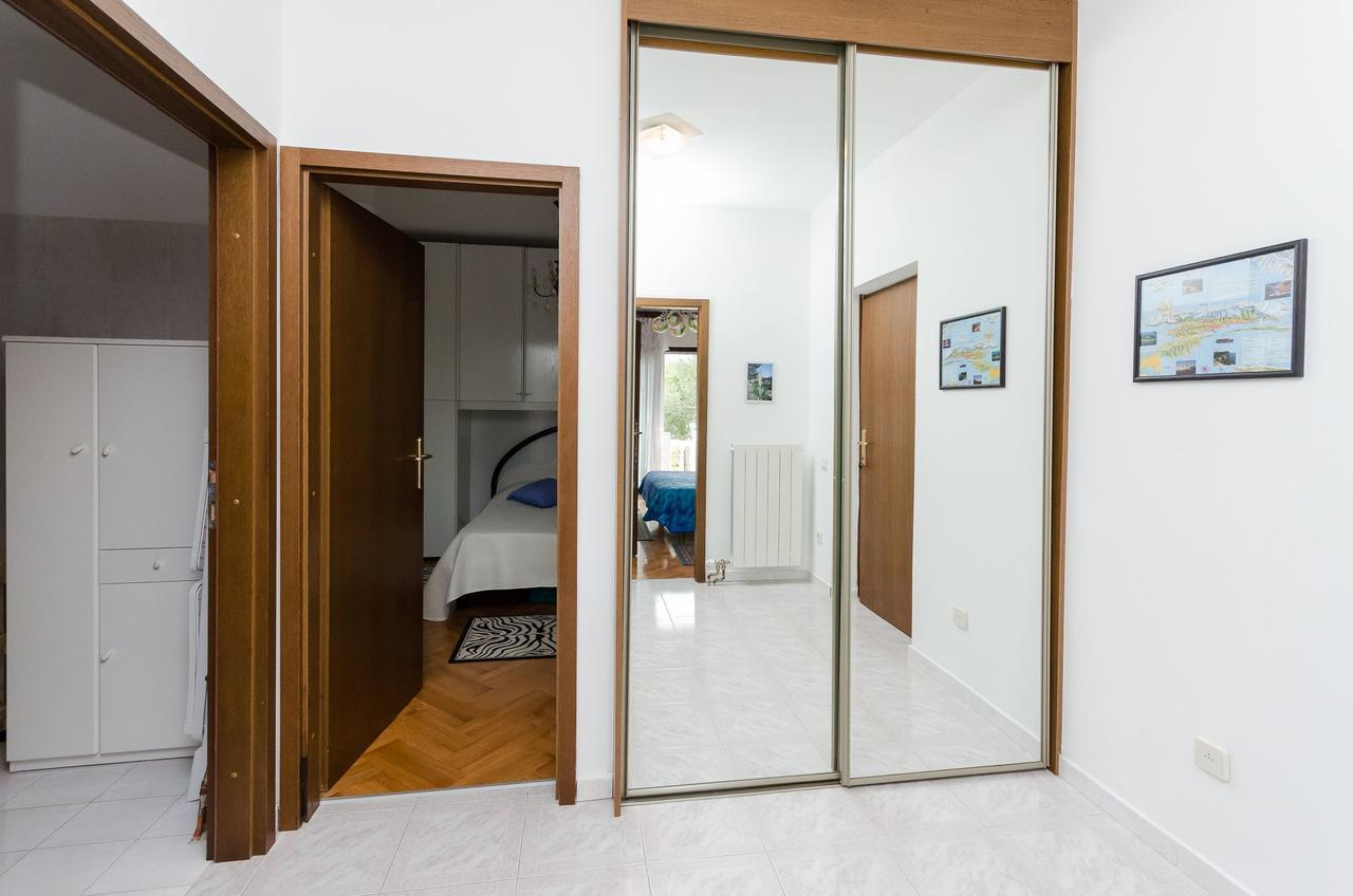 Apartments Anka Kampor Ngoại thất bức ảnh